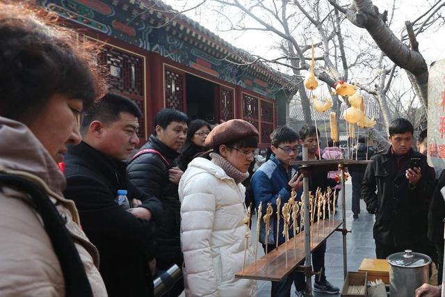 自在飞花轻似梦无边丝雨细如愁，自在飞花轻似梦无边丝雨细如愁的意思